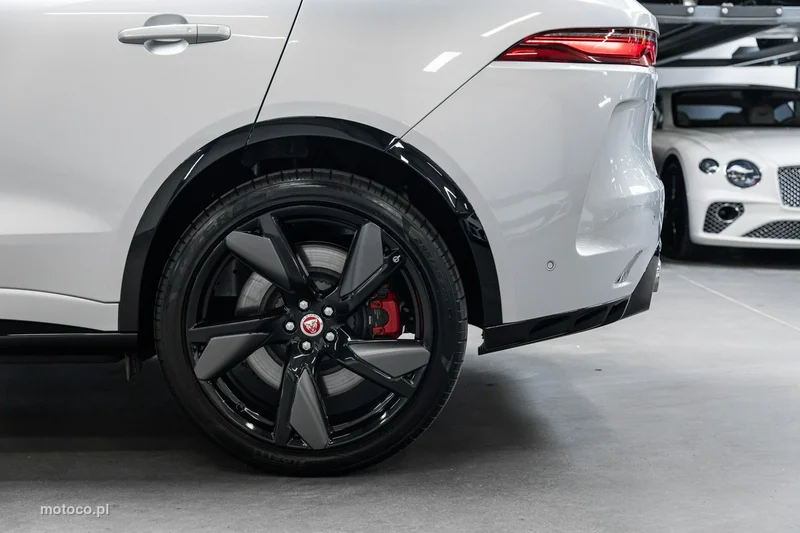 Jaguar F-Pace 14
