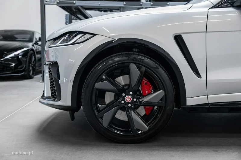 Jaguar F-Pace 15
