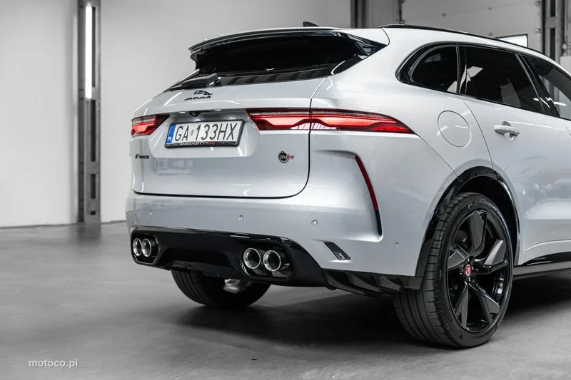 Jaguar F-Pace 18