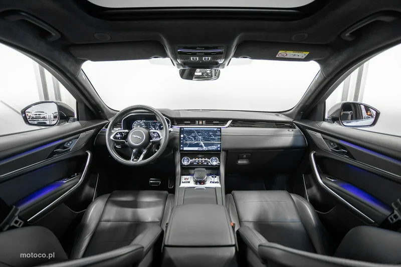 Jaguar F-Pace 21