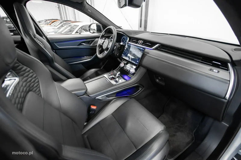 Jaguar F-Pace 22