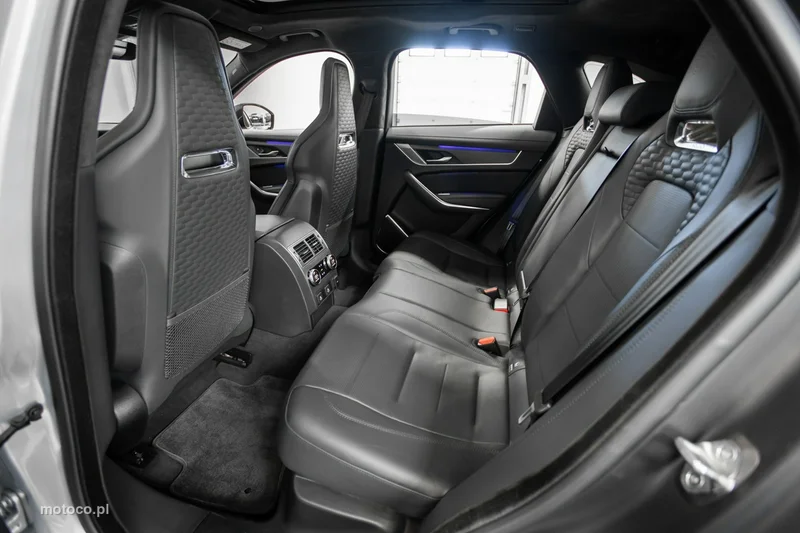 Jaguar F-Pace 24