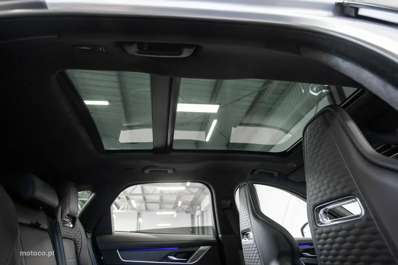 Jaguar F-Pace 26