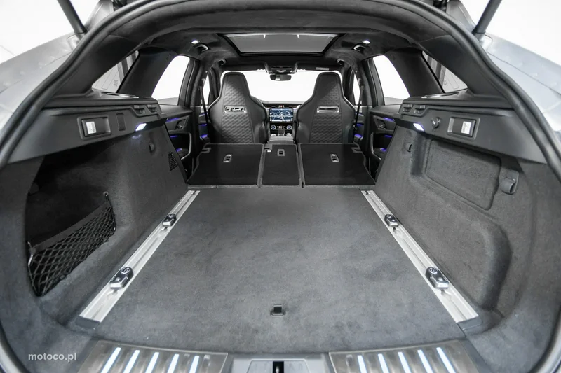 Jaguar F-Pace 27