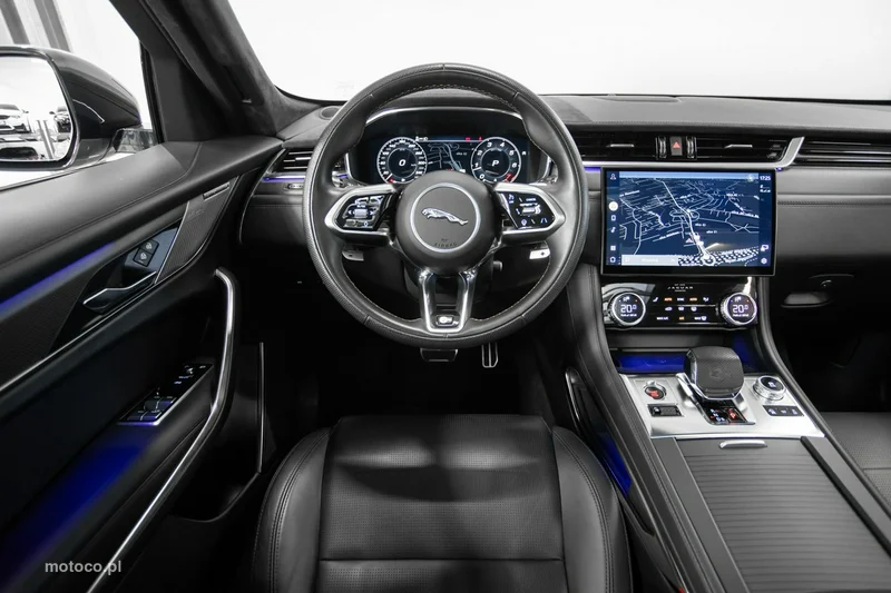 Jaguar F-Pace 28