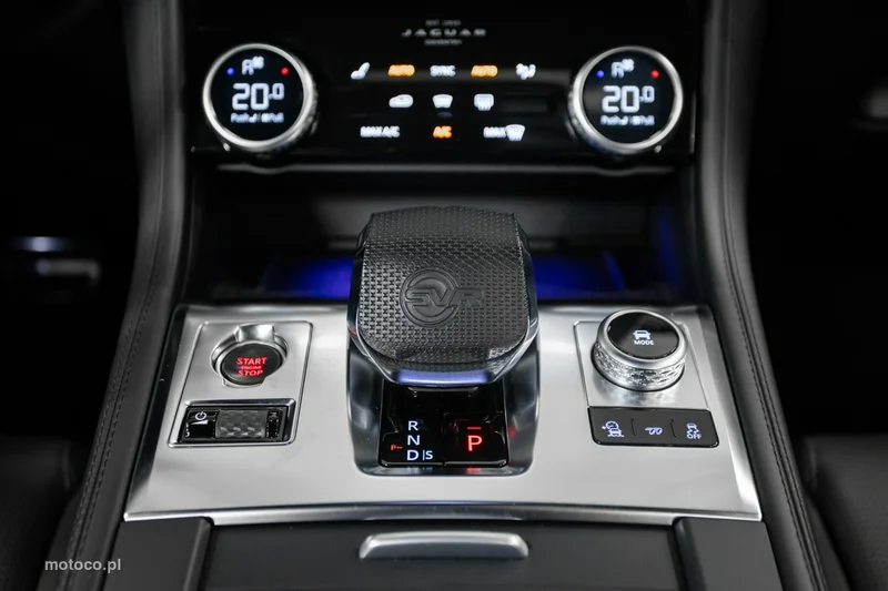 Jaguar F-Pace 29