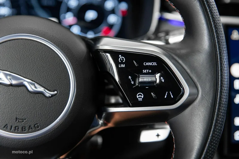 Jaguar F-Pace 31