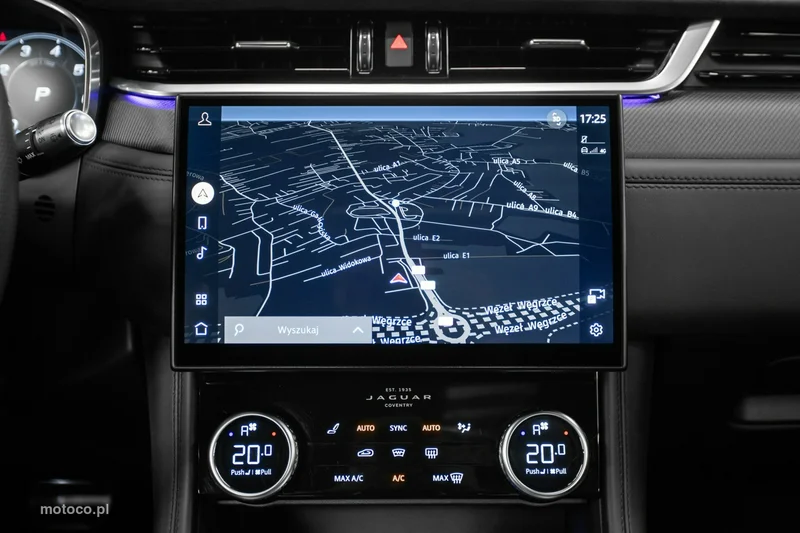 Jaguar F-Pace 36