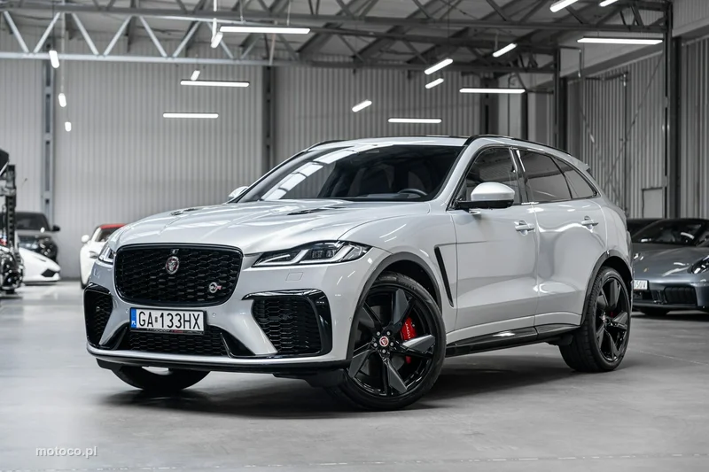 Jaguar F-Pace 42