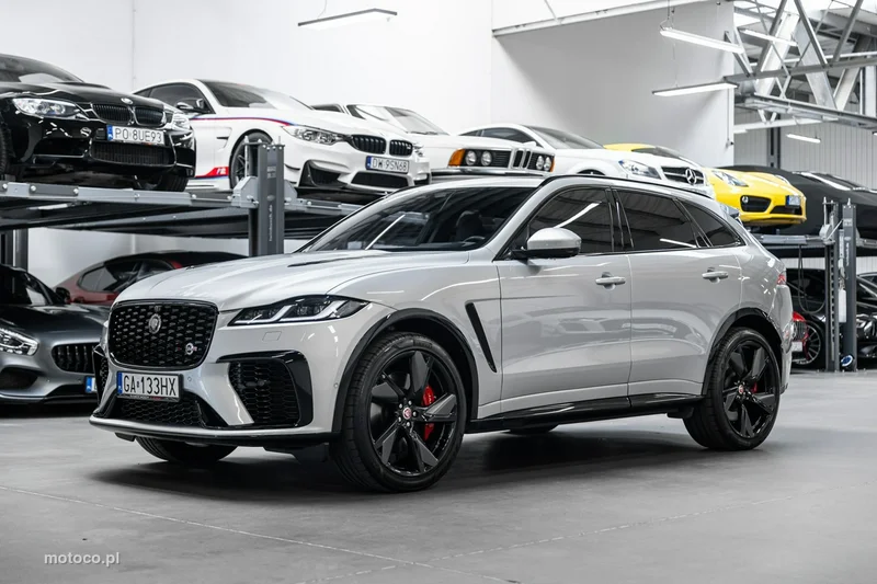 Jaguar F-Pace 43
