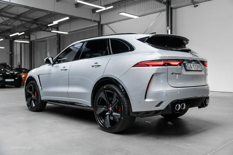 Jaguar F-Pace 44