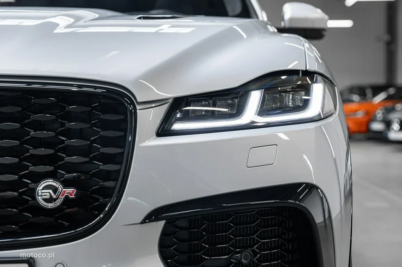 Jaguar F-Pace 46