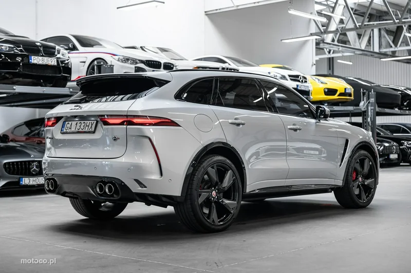 Jaguar F-Pace 6