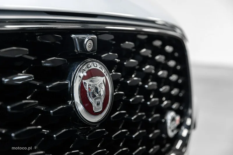 Jaguar F-Pace 52