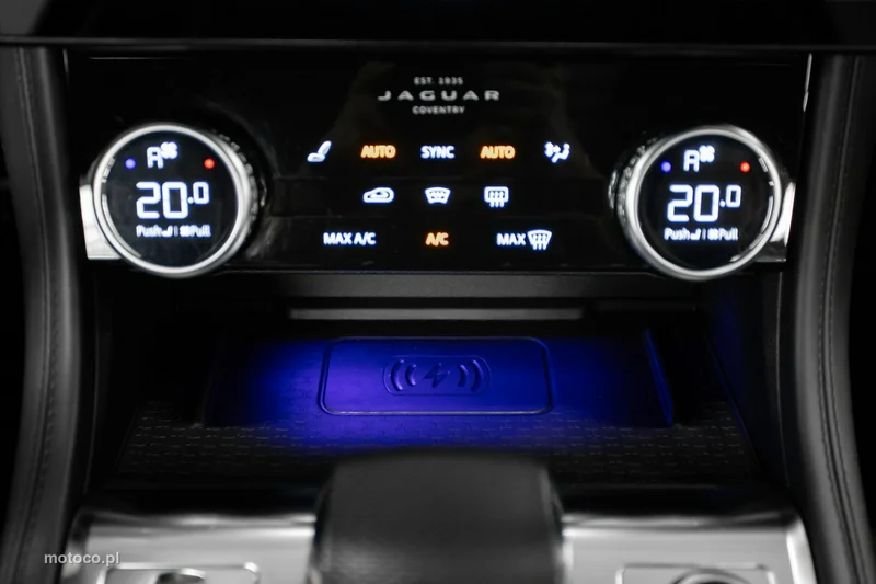 Jaguar F-Pace 57