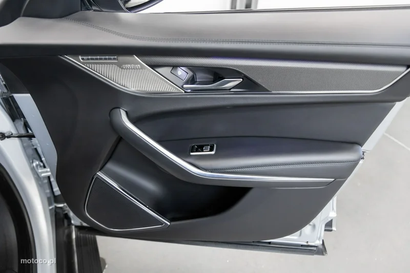 Jaguar F-Pace 69