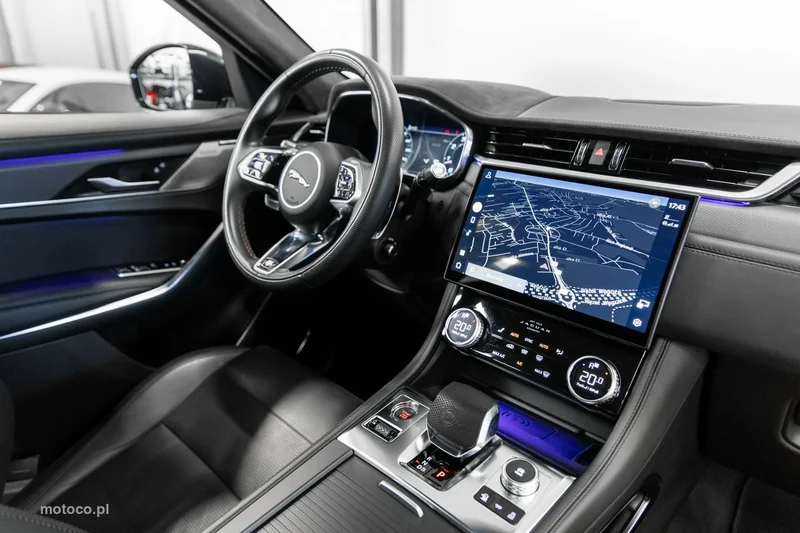 Jaguar F-Pace 70