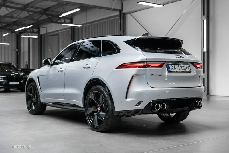 Jaguar F-Pace 8