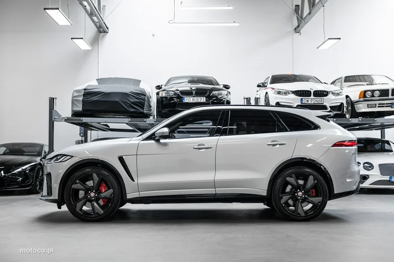 Jaguar F-Pace 9