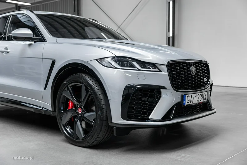 Jaguar F-Pace 10