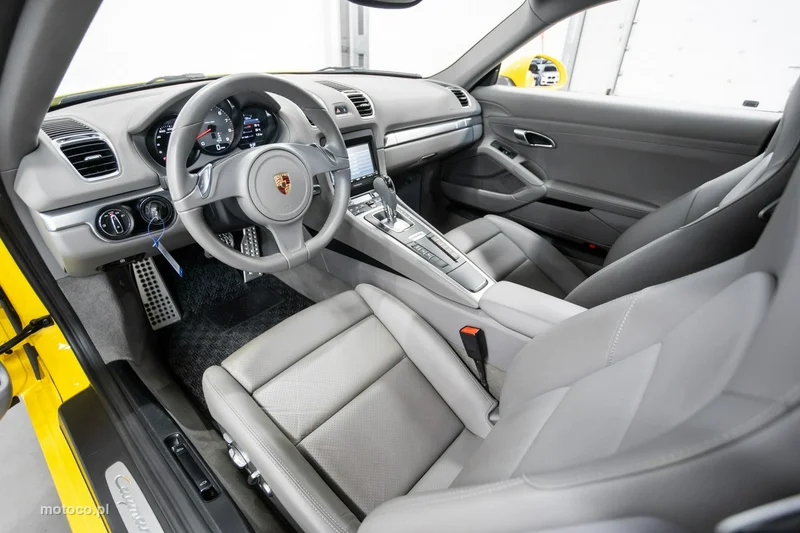 Porsche Cayman 981c 28