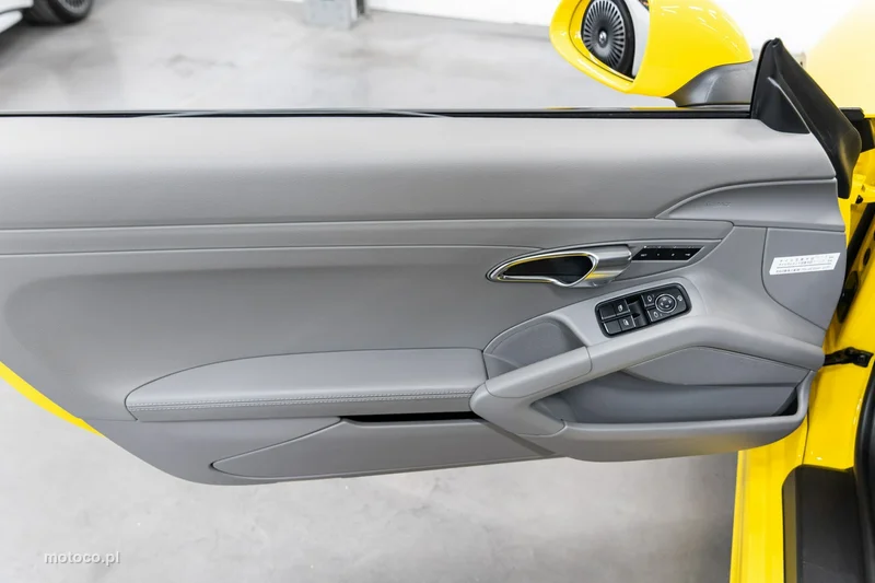 Porsche Cayman 981c 30