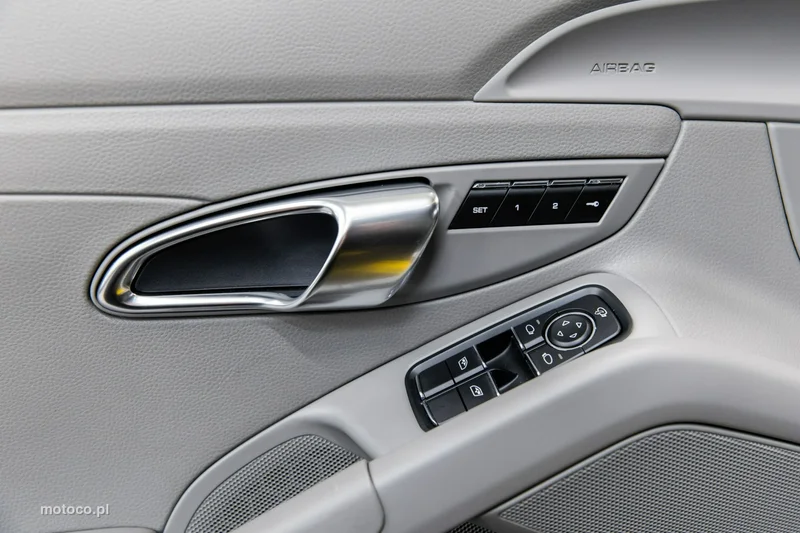 Porsche Cayman 981c 31