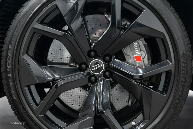 Audi RS Q8 12