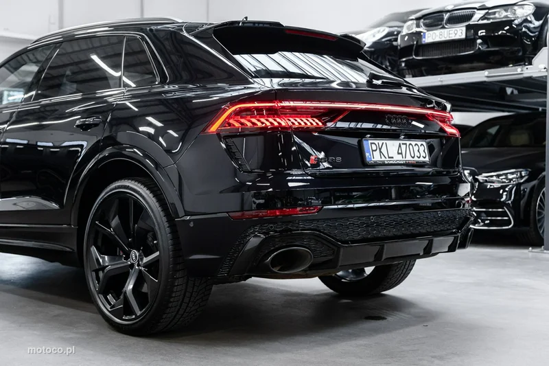 Audi RS Q8 13