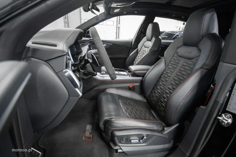 Audi RS Q8 19