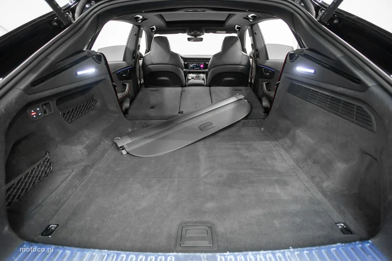 Audi RS Q8 25