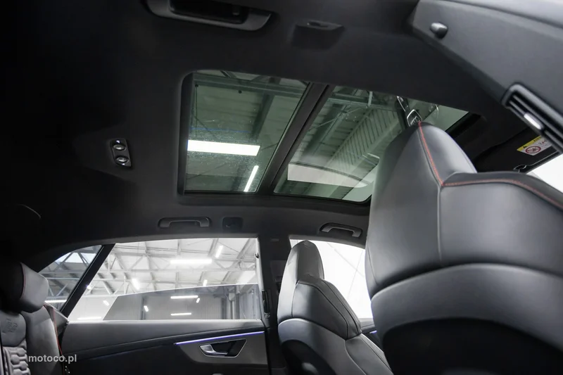 Audi RS Q8 26
