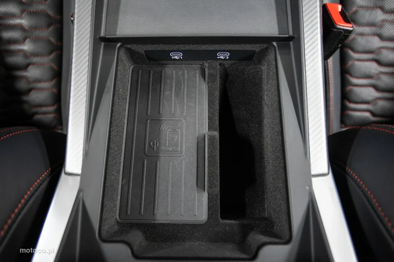 Audi RS Q8 28