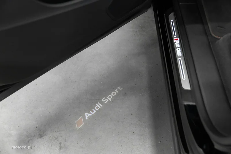 Audi RS Q8 34