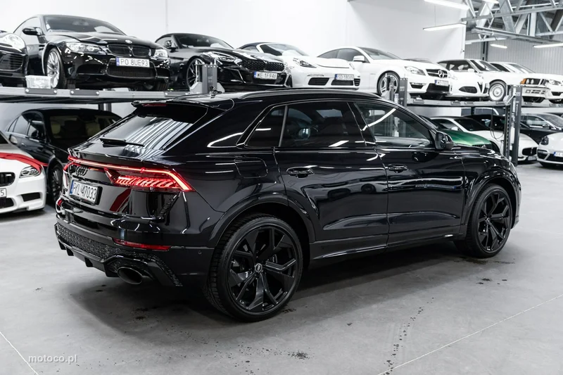Audi RS Q8 44