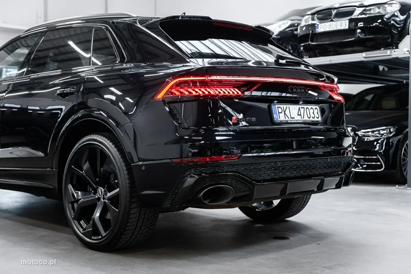 Audi RS Q8 13