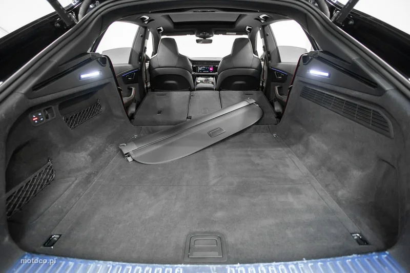 Audi RS Q8 25