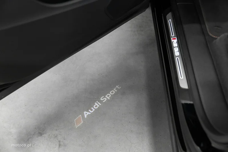 Audi RS Q8 34