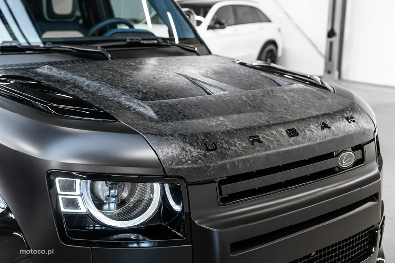 Land Rover Defender 14