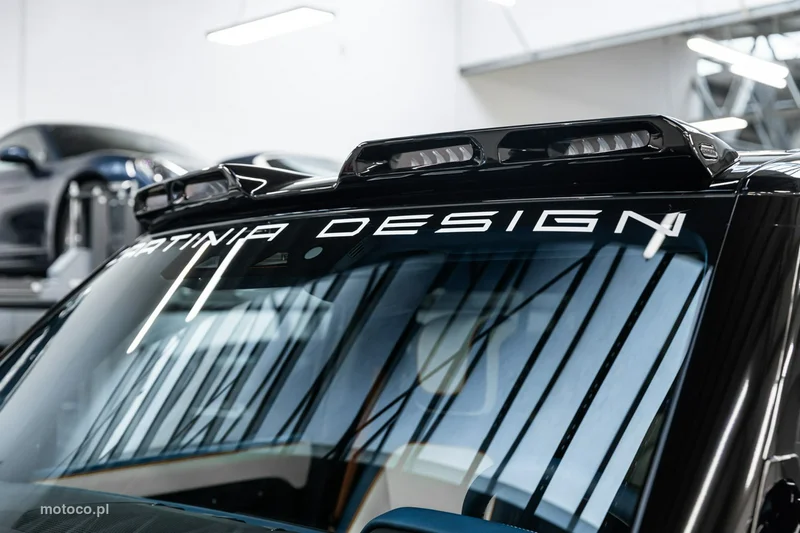 Land Rover Defender 15