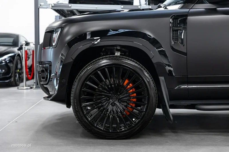 Land Rover Defender 18