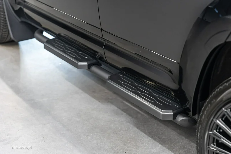 Land Rover Defender 19