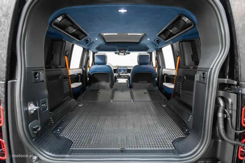 Land Rover Defender 29