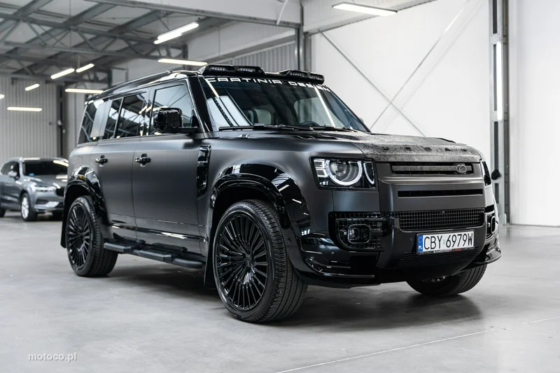 Land Rover Defender 4