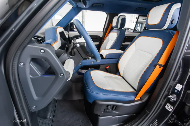 Land Rover Defender 31