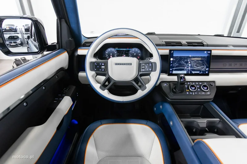 Land Rover Defender 32