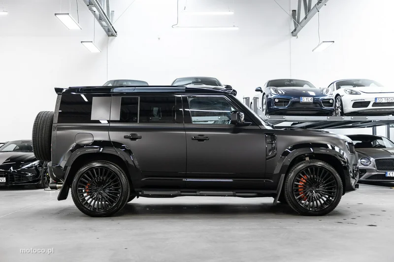 Land Rover Defender 6