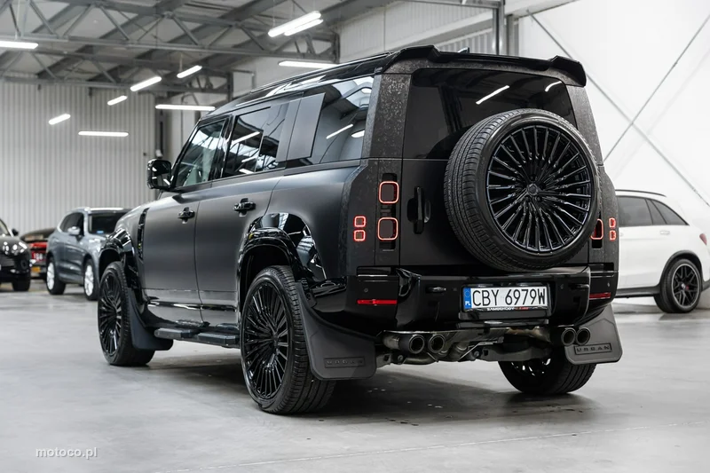 Land Rover Defender 8