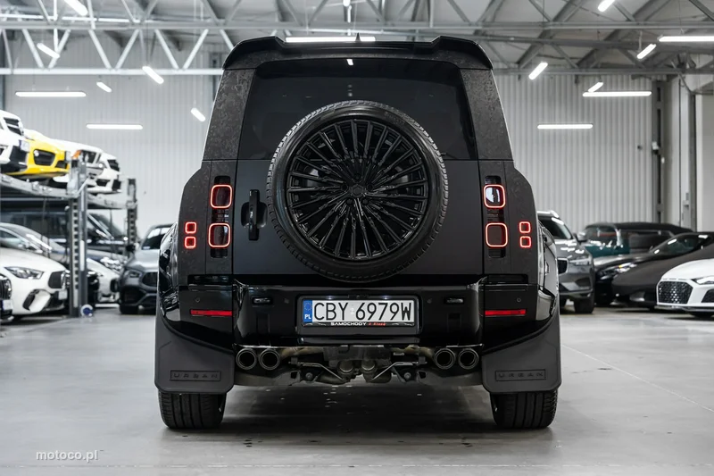 Land Rover Defender 9