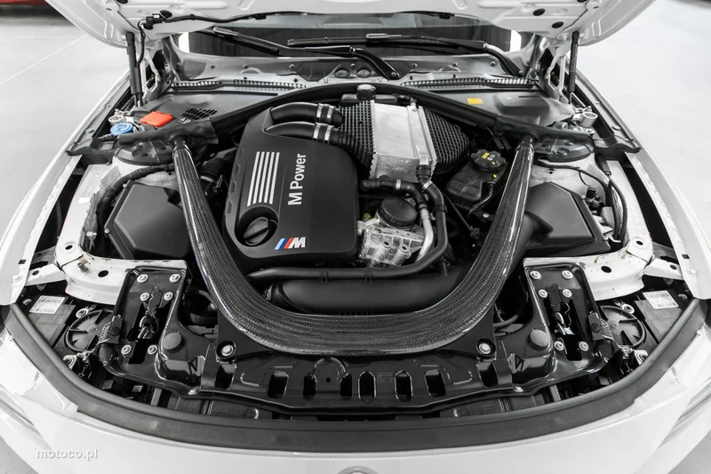 BMW M4 F82 24
